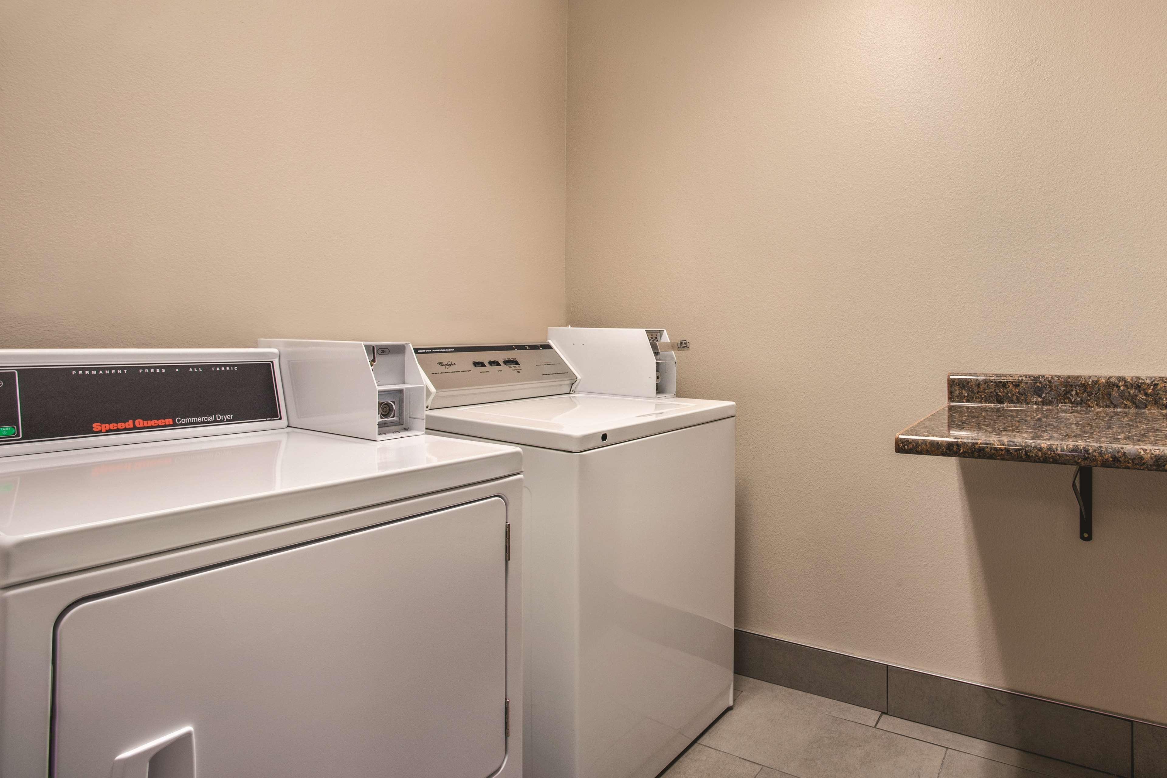 Country Inn & Suites By Radisson, Dakota Dunes, Sd מראה חיצוני תמונה